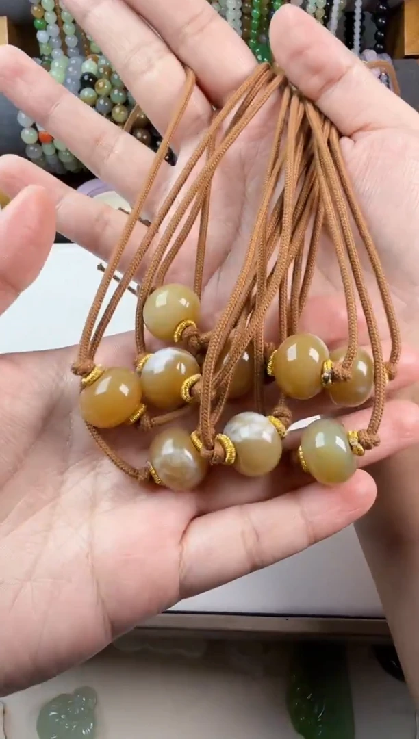 颈饰未镶嵌和田玉吊坠多样性发其一