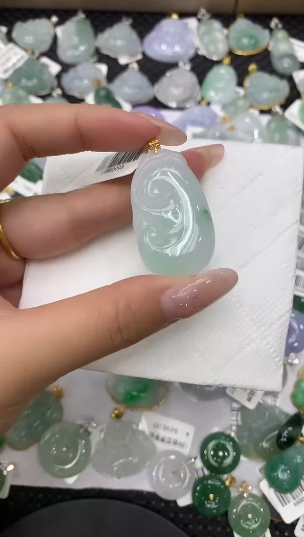 颈饰18K金镶嵌翡翠1111111111