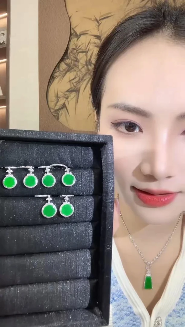 【云中意】18K金 翡翠圆牌耳饰 - 多样性发货一对HC