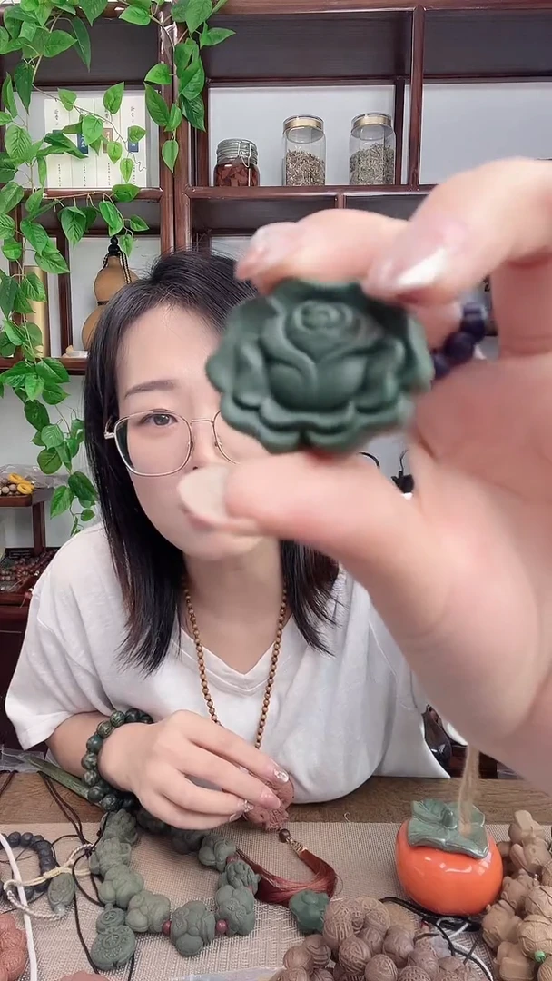 泥塑青龙醒心的玫瑰花牌子