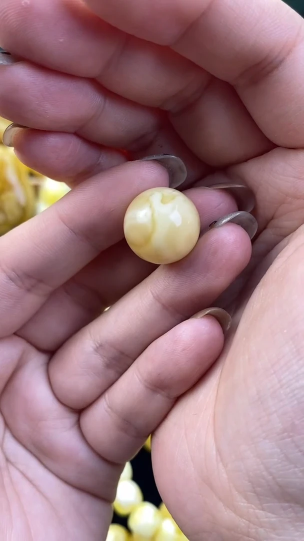 【闪购商品】琥珀裸石未镶嵌月.28