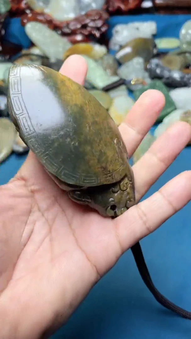 和田玉未镶嵌把件-