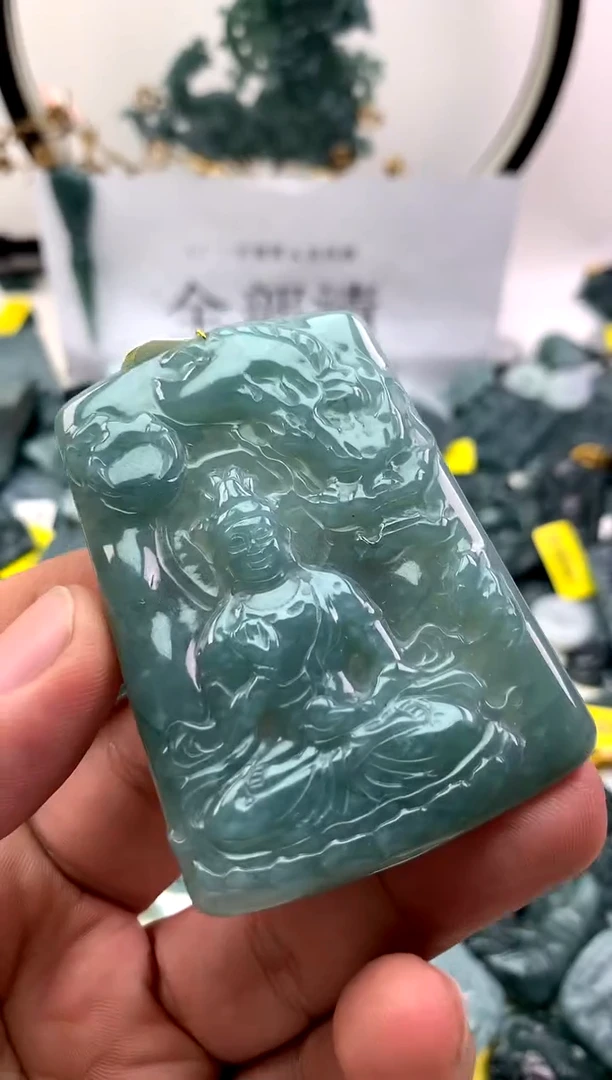 翡翠未镶嵌颈饰观音