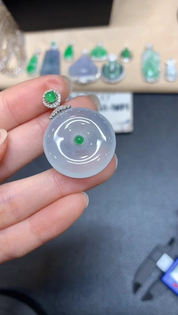 【闪购商品】翡翠颈饰18K金镶嵌平安扣【无服务费