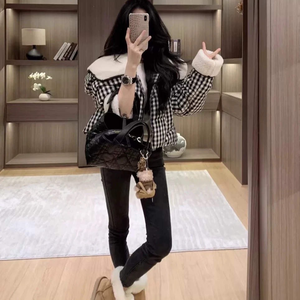 女装格子娃娃领羽羽网红洋气