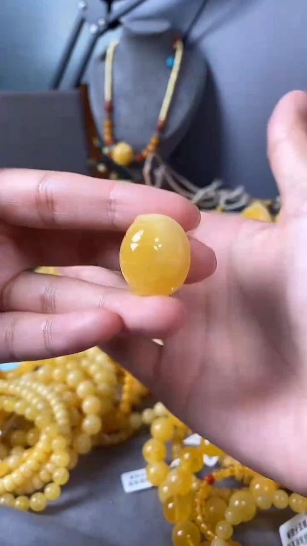 裸石琥珀未镶嵌富甲