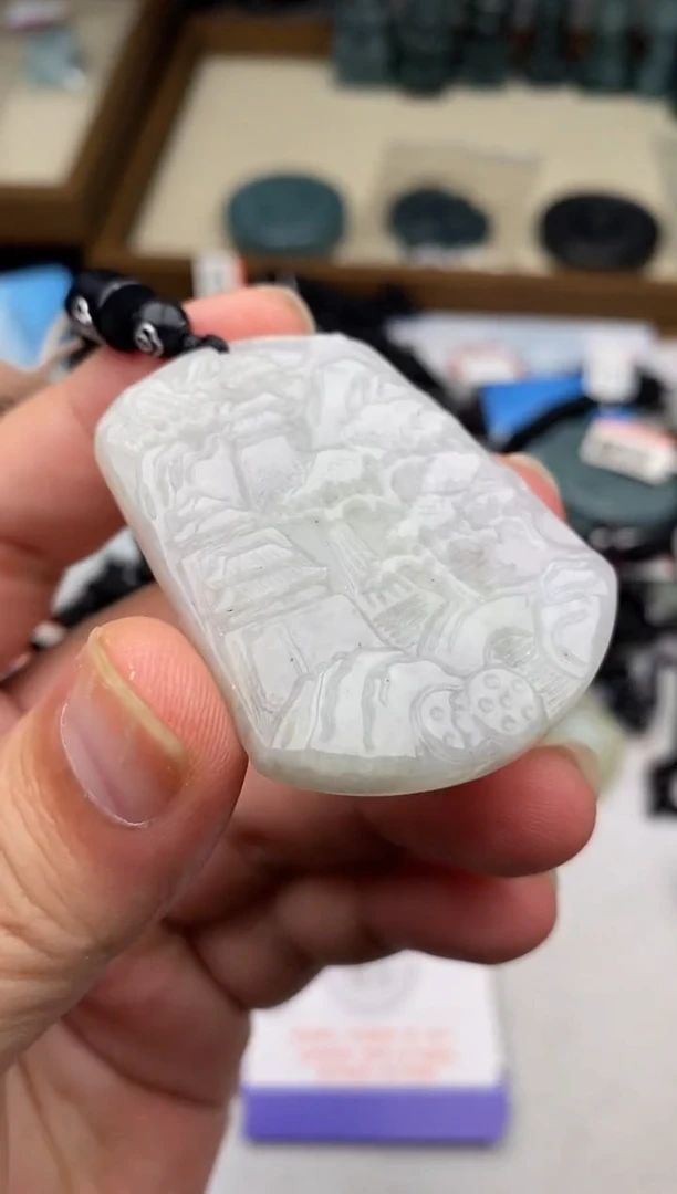 翡翠未镶嵌颈饰多样性发其一