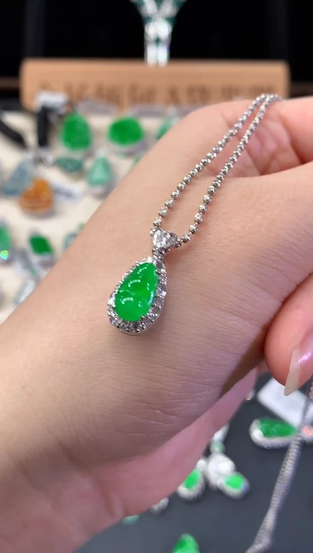 吊坠(不含链)18K金镶嵌翡翠A408|16800