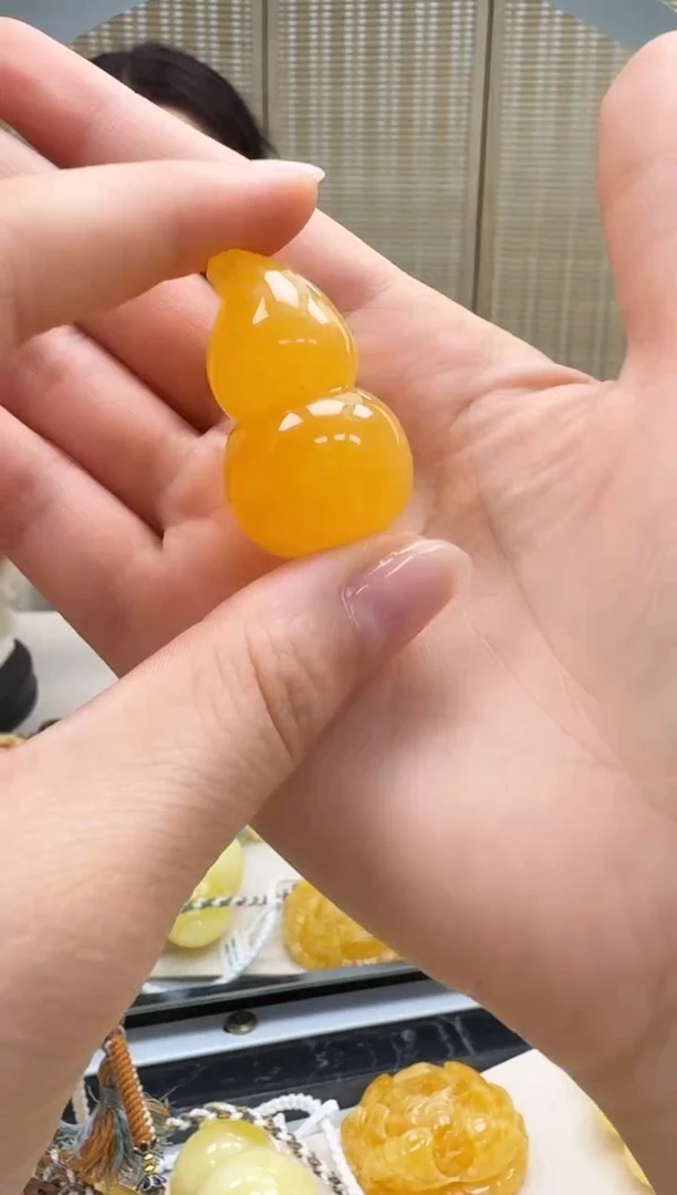 未镶嵌颈饰琥珀特价微瑕