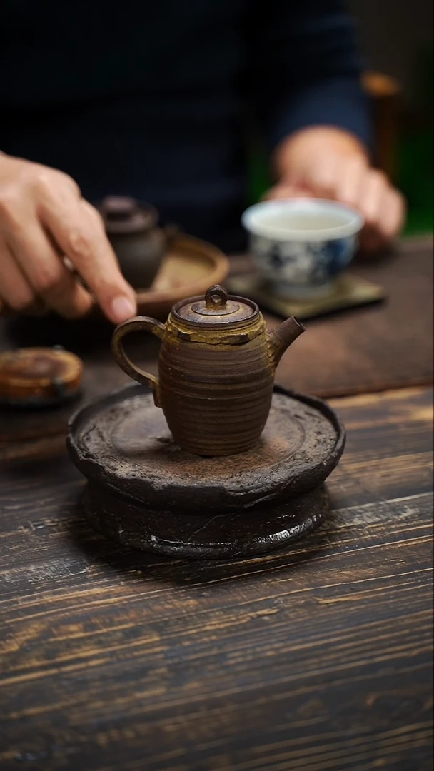 全手工制作  紫砂后手壶