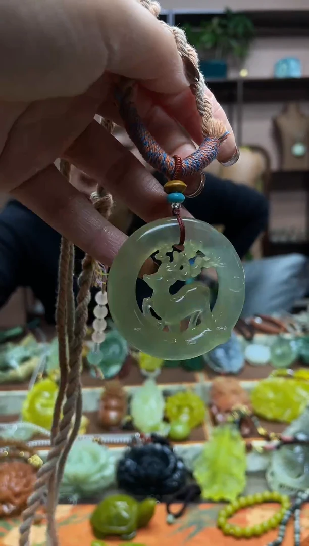 未镶嵌岫玉颈饰·