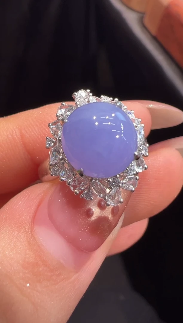 18K金镶嵌戒指翡翠戒指