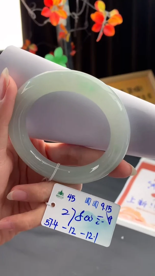 未镶嵌手镯翡翠自带#送人#，联系客服核对地址~