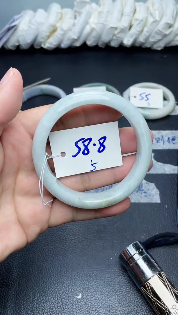 未镶嵌手镯翡翠5