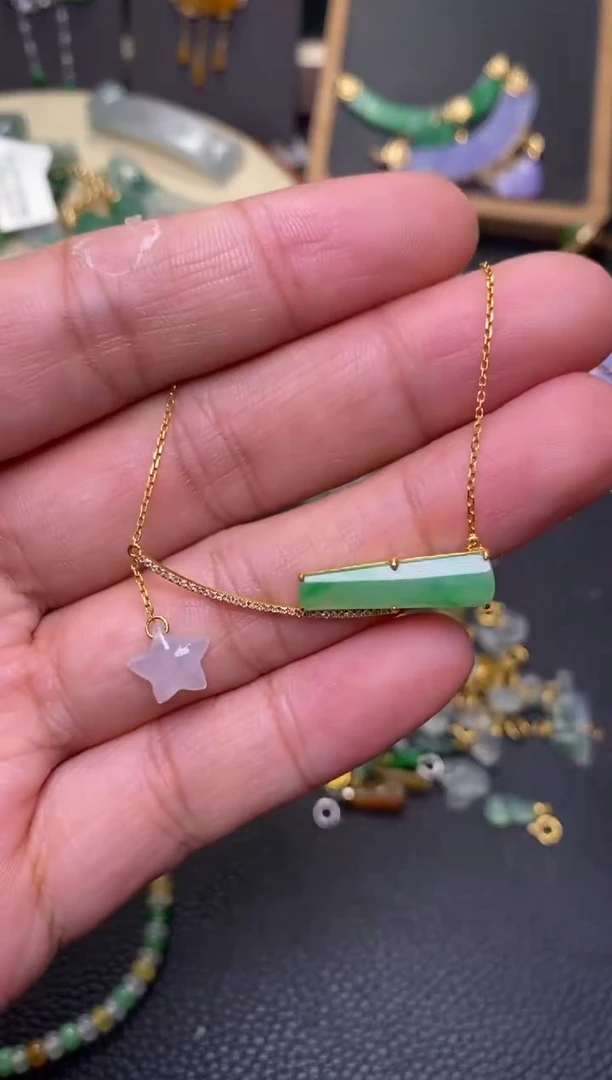 翡翠18K金镶嵌颈饰净货10051