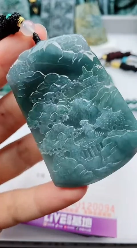 翡翠未镶嵌颈饰