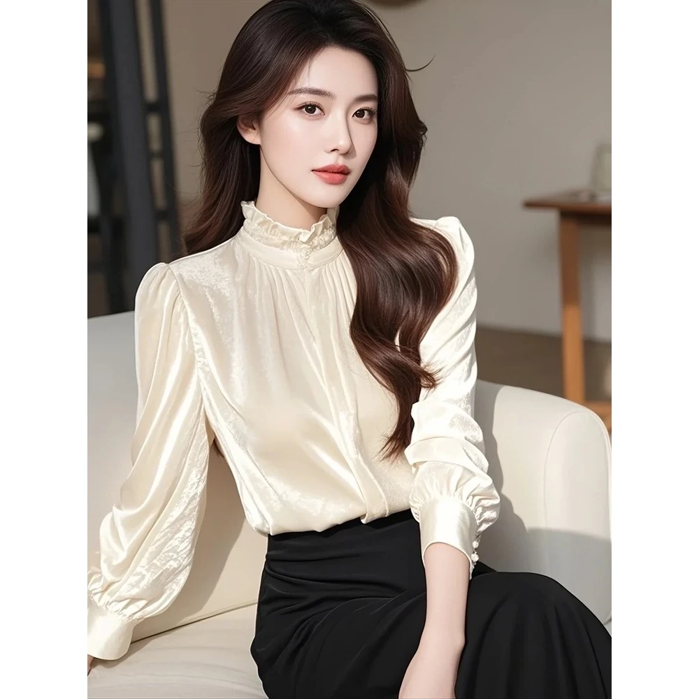 今年流行的漂亮法式独特超好看丝绒上衣白色内搭时尚小衬衫女