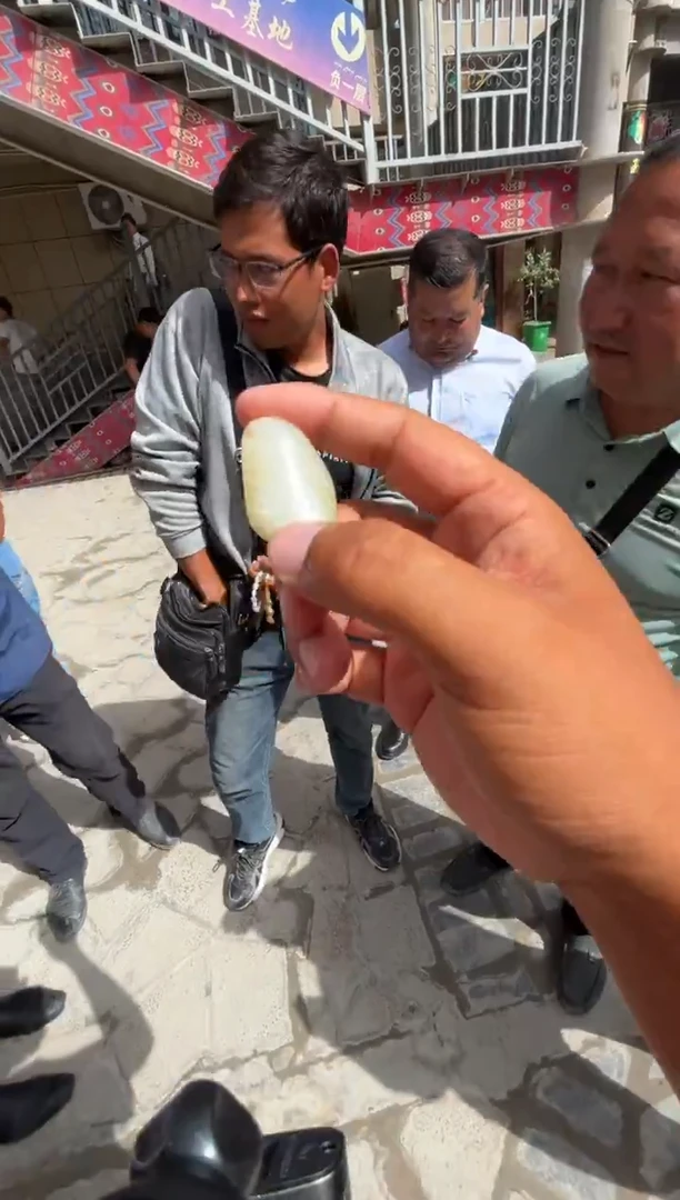 未镶嵌和田玉（糖玉）挂件和田玉