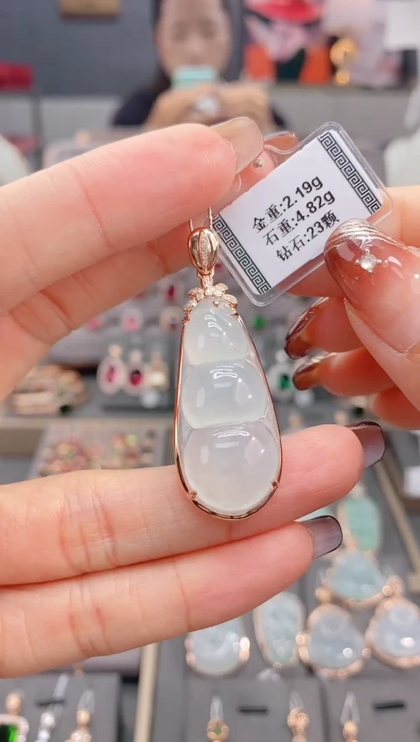 颈饰18K金镶嵌翡翠4.82