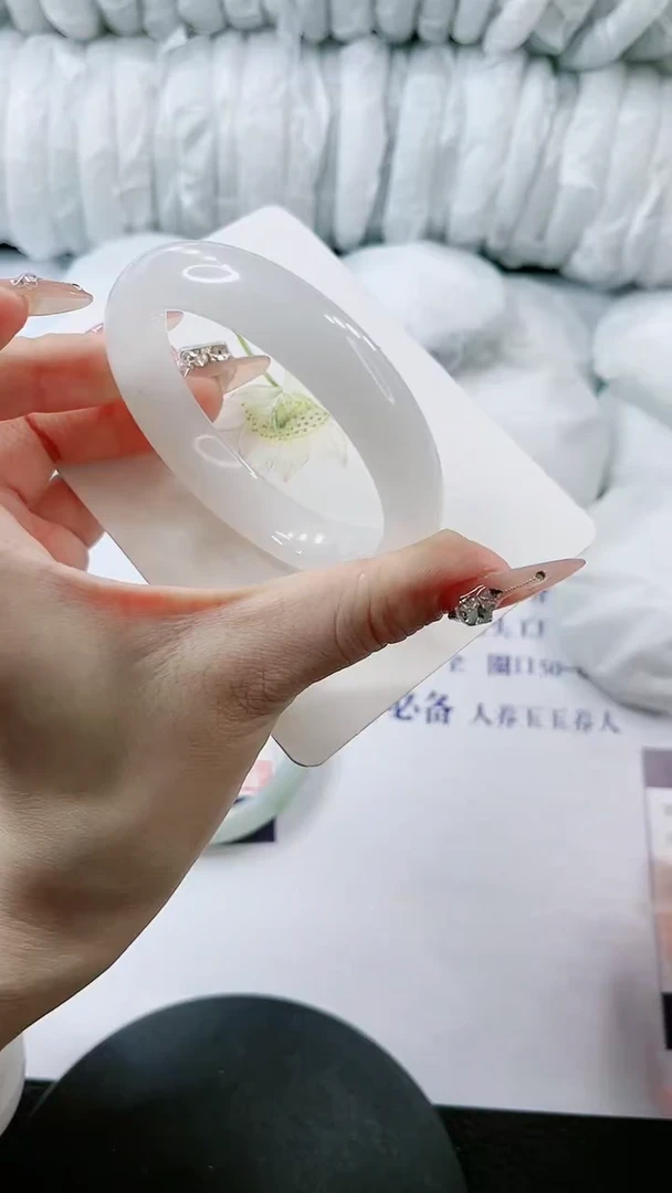 【闪购商品】石英质玉手镯未镶嵌多样性发货L282