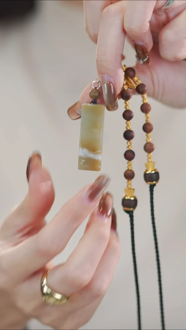 颈饰银S925镶嵌和田玉（糖玉）孤品方糖