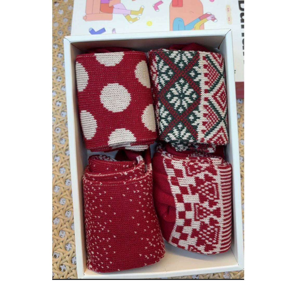 三哈宫-《新疆棉红袜》四双装秋冬女款新疆棉新年红袜中筒保暖时尚