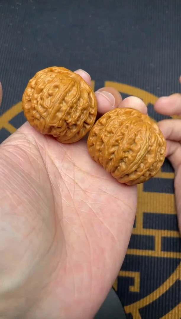 文玩核桃吊坠红锦鲤40+