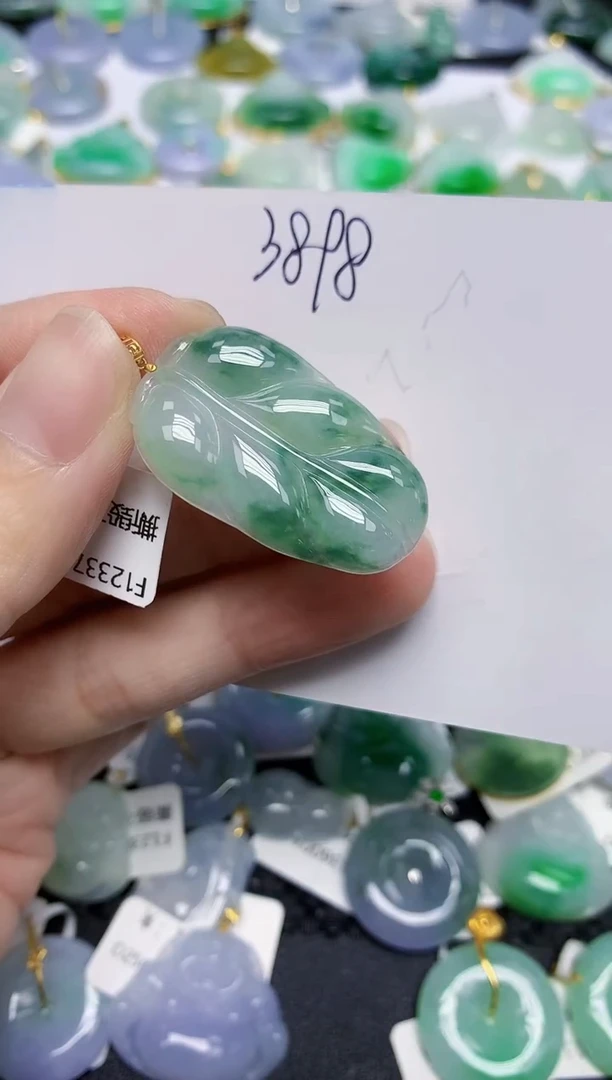 翡翠18K金镶嵌颈饰天然缅甸翡翠A货