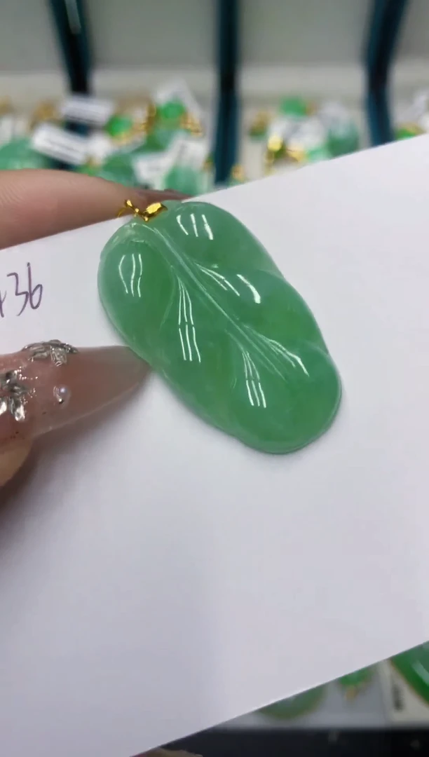 颈饰18K金镶嵌翡翠111111