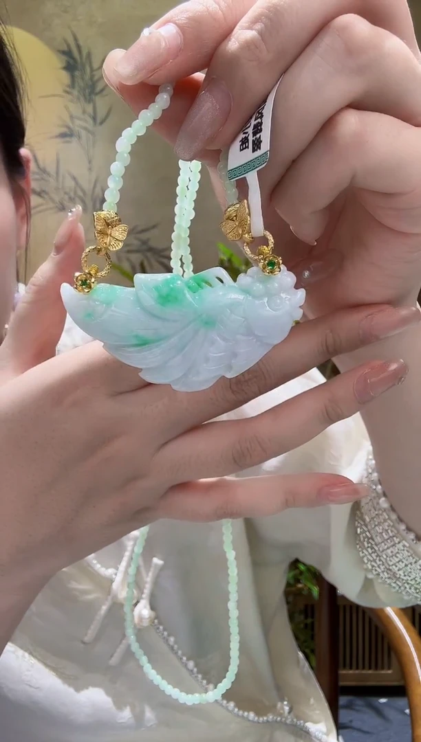 翡翠未镶嵌颈饰吊坠