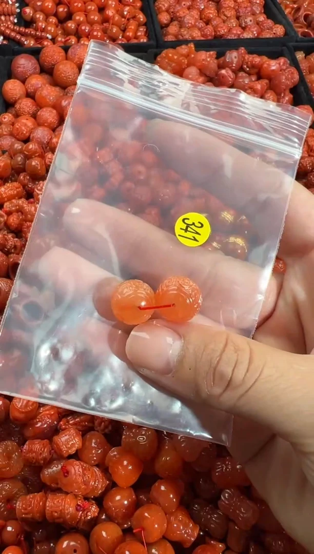 南红玛瑙未镶嵌颈饰1