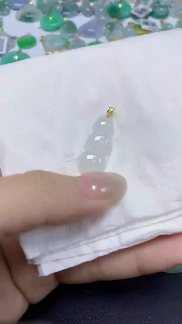 翡翠18K金镶嵌颈饰天然缅甸翡翠A货