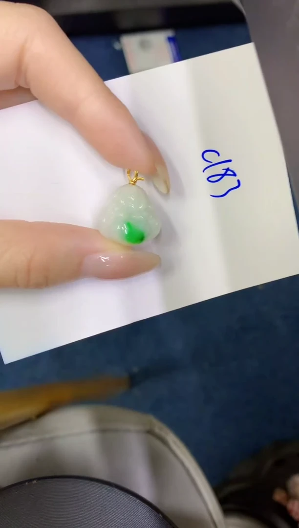 翡翠18K金镶嵌颈饰缅甸天然翡翠A货