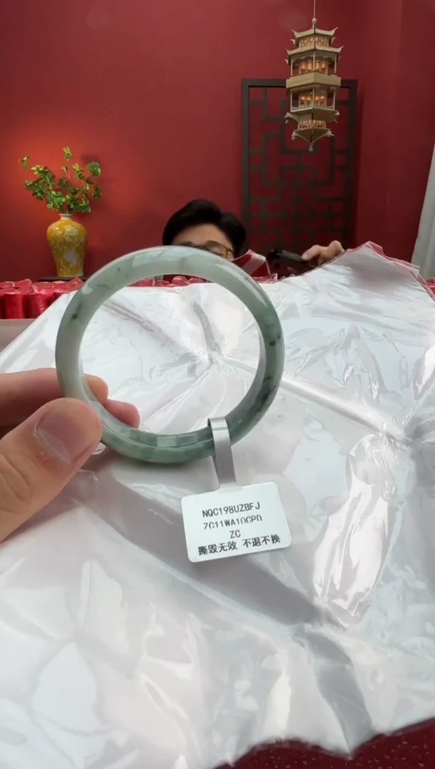 未镶嵌手镯翡翠翡翠手镯2