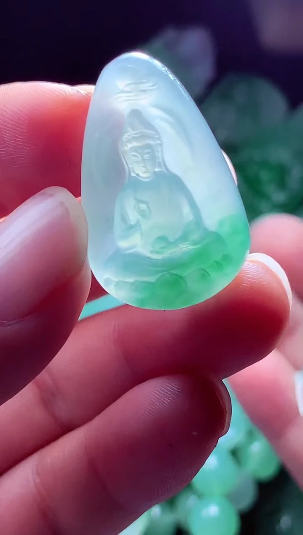 未镶嵌定制翡翠八****?翡翠毛货定制