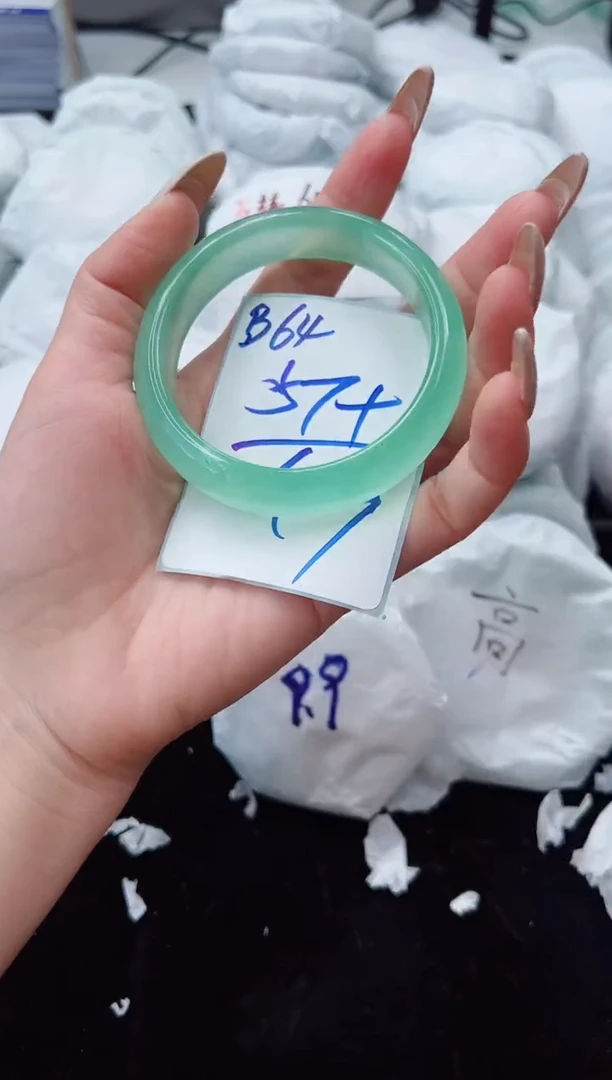 未镶嵌手镯石英质玉57圈口编号：B64