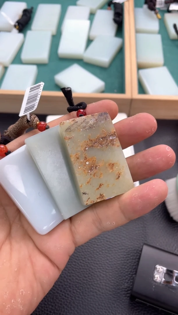 和田玉未镶嵌颈饰昆**露挂件