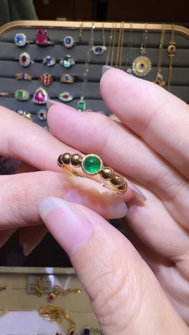 18K金镶嵌戒指祖母绿0.5ct