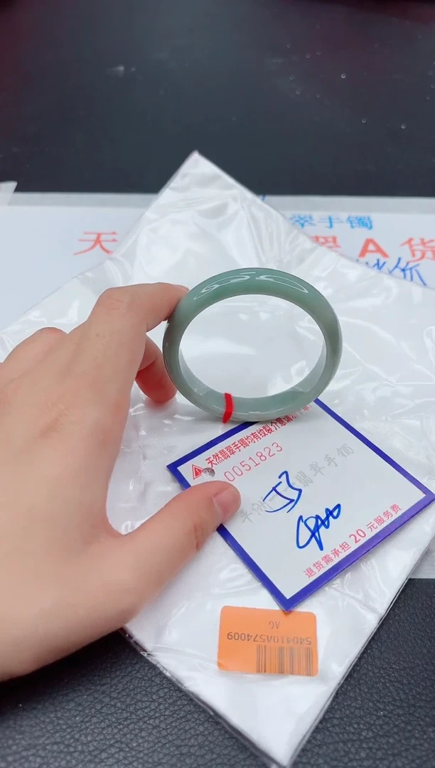 翡翠手镯未镶嵌1