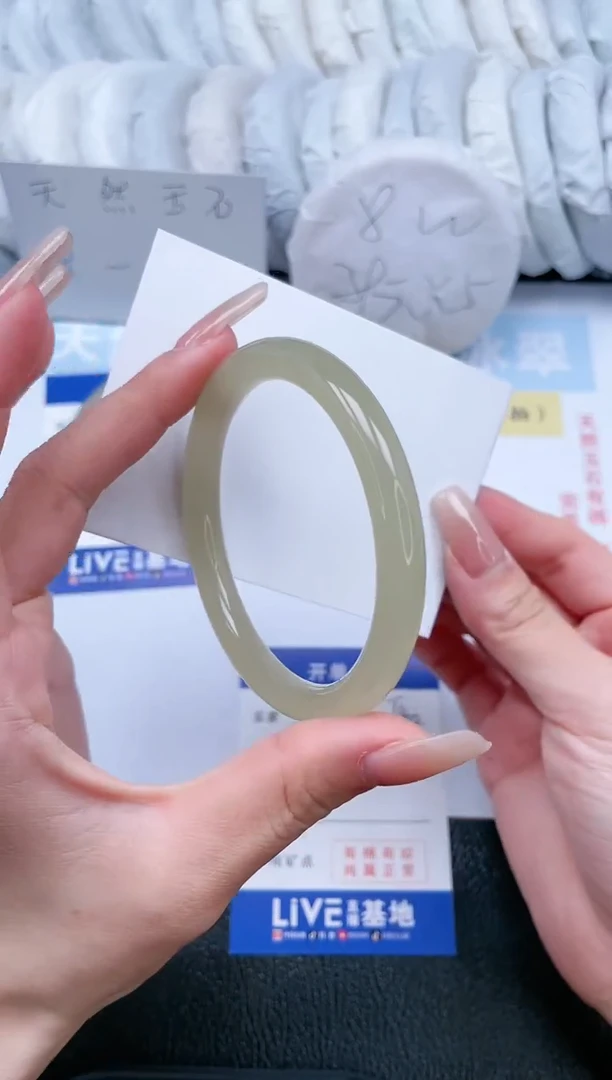 【闪购商品】石英质玉手镯未镶嵌T160-58