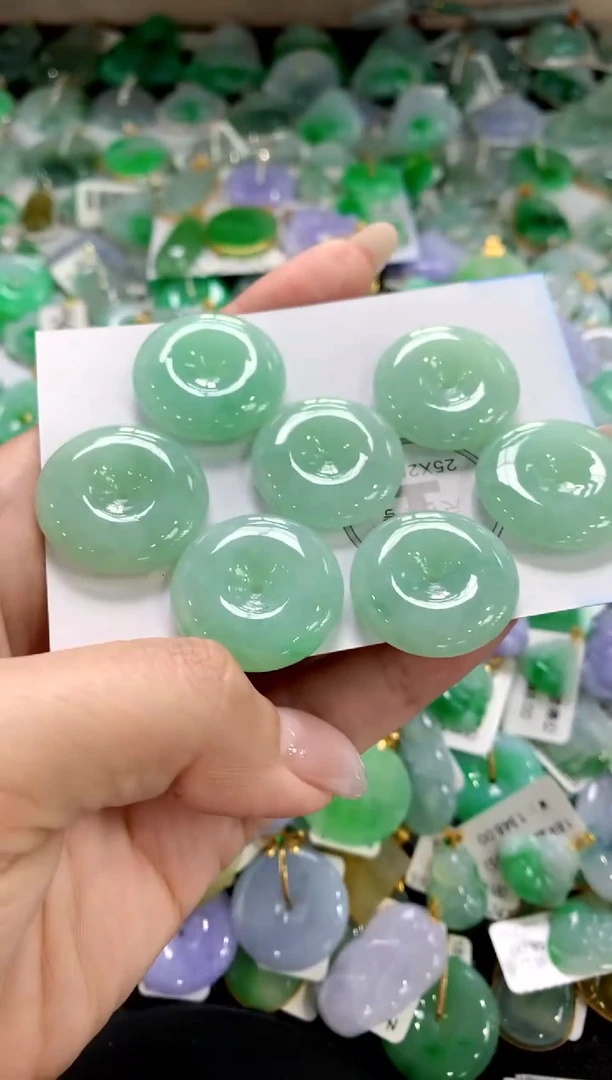 翡翠未镶嵌颈饰1111111111（多样性发其一）