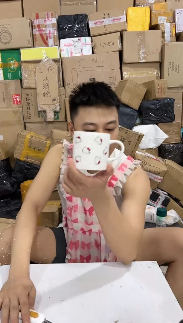 瓷片白色kt猫镂空满印水杯