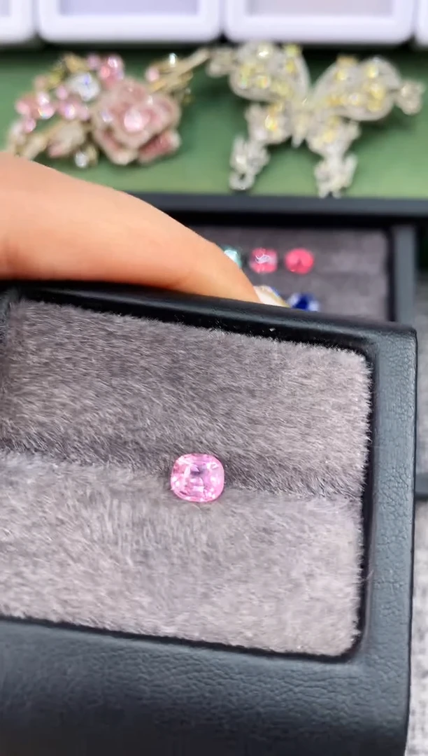 未镶嵌裸石定制尖晶石枕型 粉色调 0.96ct