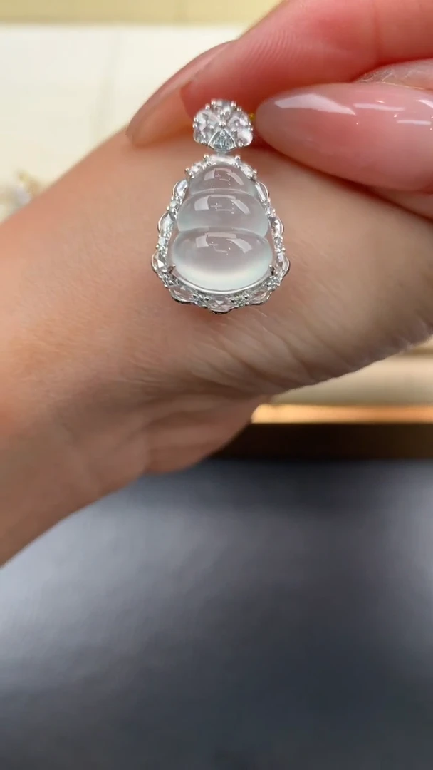 翡翠18K金镶嵌颈饰Q459