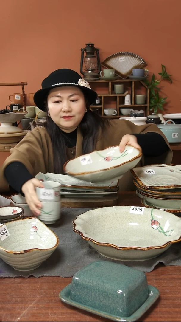 陶瓷安****?A514 一只陶瓷异形莲子方碗25*23*7可能微瑕