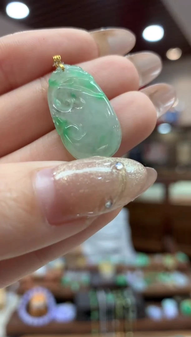 【闪购商品】翡翠吊坠(不含链)18K金镶嵌如意