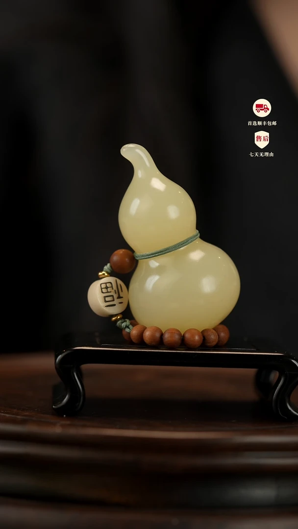 云南石竹叶青雕刻：手捻福禄手把件摆件