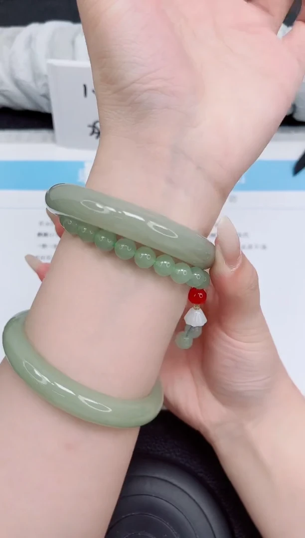 未镶嵌手镯石英质玉250-62.9