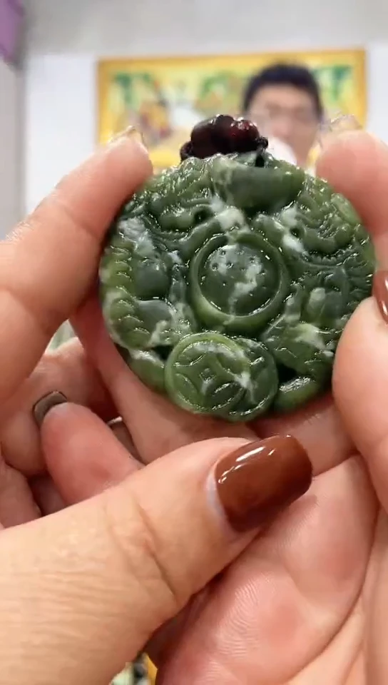 未镶嵌蛇纹石玉吊坠