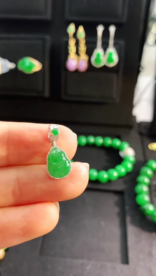 【闪购商品】翡翠吊坠(不含链)18K金镶嵌吊坠